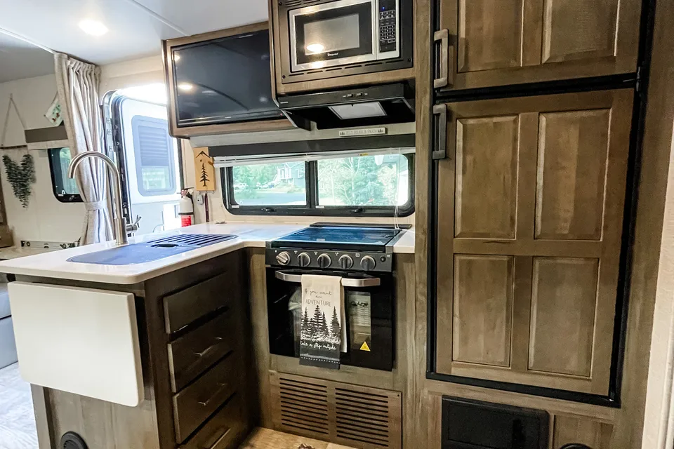 2022 Bunk House - Family Friendly & Fully Equipped Trailer w/ Generator & Bike Rack