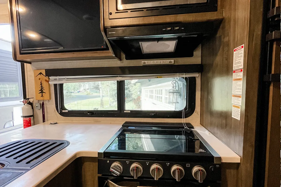 2022 Bunk House - Family Friendly & Fully Equipped Trailer w/ Generator & Bike Rack