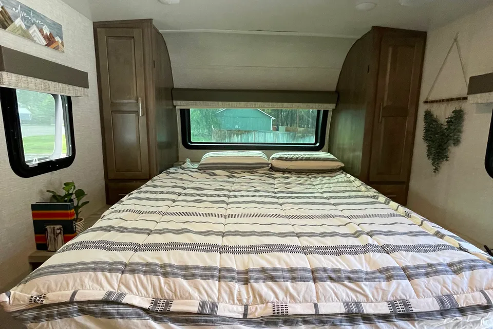 2022 Bunk House - Family Friendly & Fully Equipped Trailer w/ Generator & Bike Rack