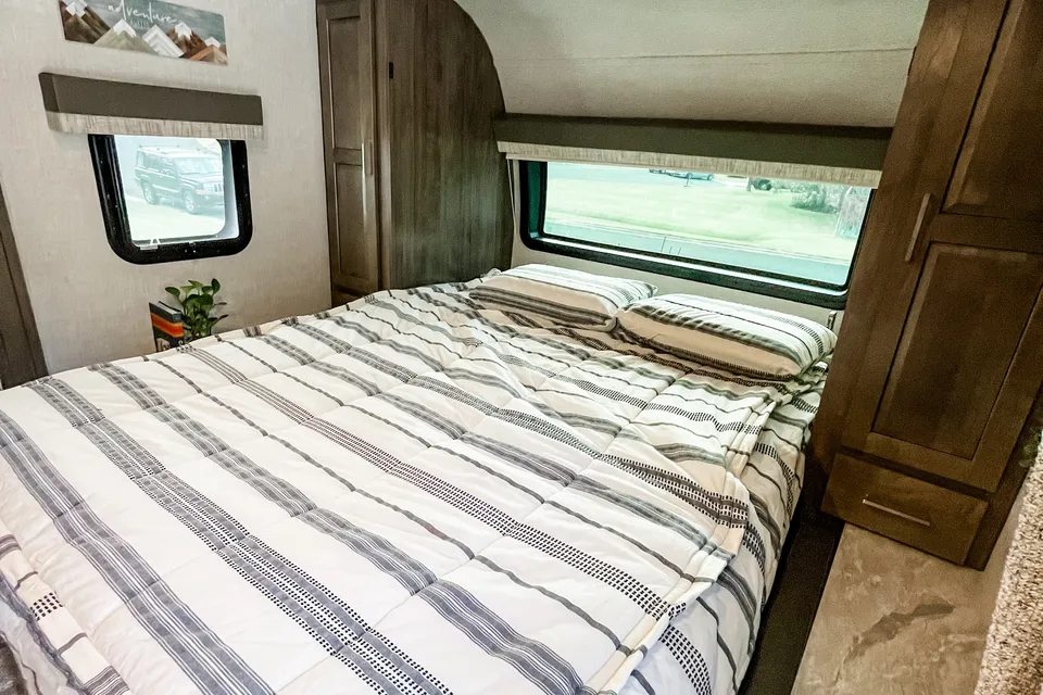 2022 Bunk House - Family Friendly & Fully Equipped Trailer w/ Generator & Bike Rack
