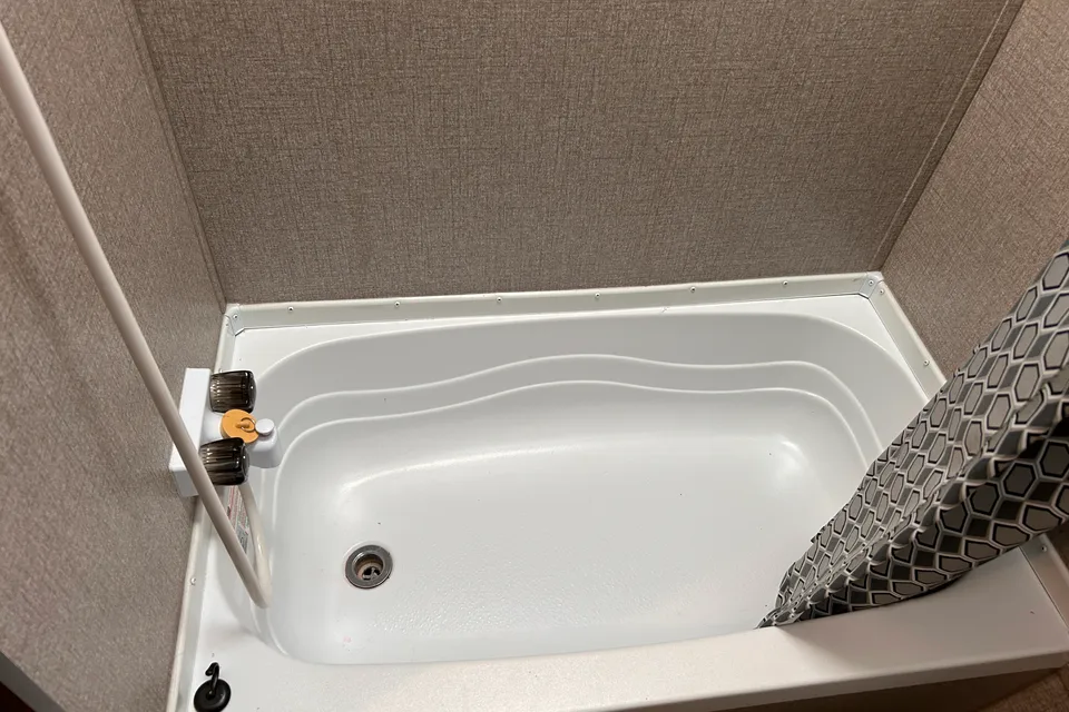 OVRR's Jayco 21ft Solar - sleeps 6, pet friendly, light trailer, tows easy!