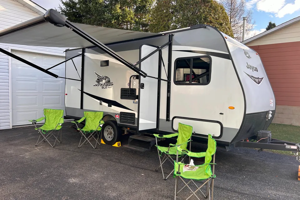 OVRR's Jayco 21ft Solar - sleeps 6, pet friendly, light trailer, tows easy!