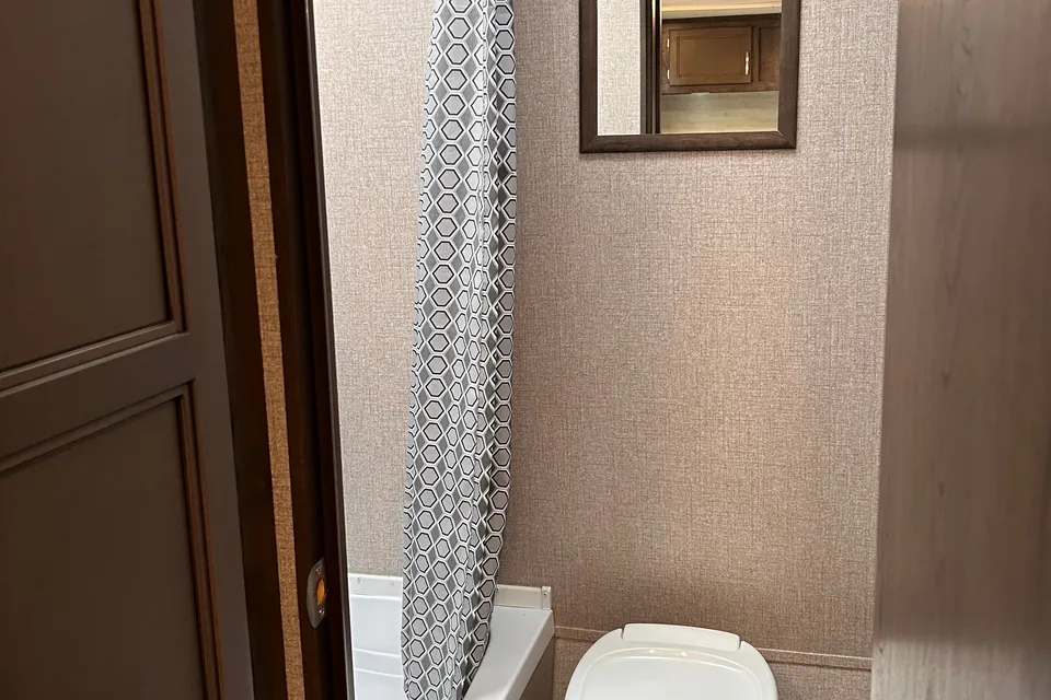 OVRR's Jayco 21ft Solar - sleeps 6, pet friendly, light trailer, tows easy!