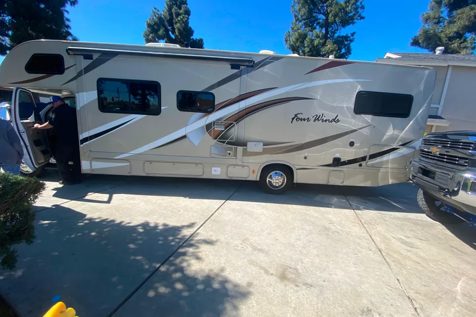 Jessica's Thor Motor Coach 40D Class C