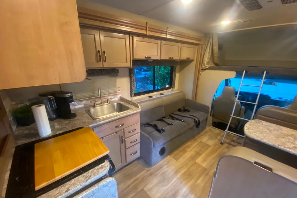 Jessica's Thor Motor Coach 40D Class C