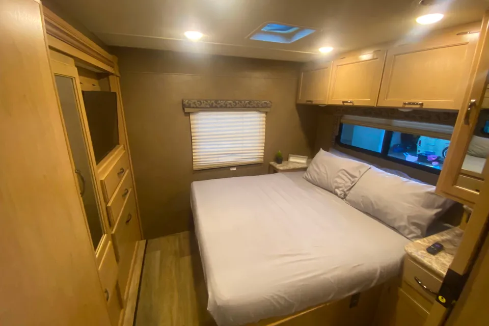 Jessica's Thor Motor Coach 40D Class C