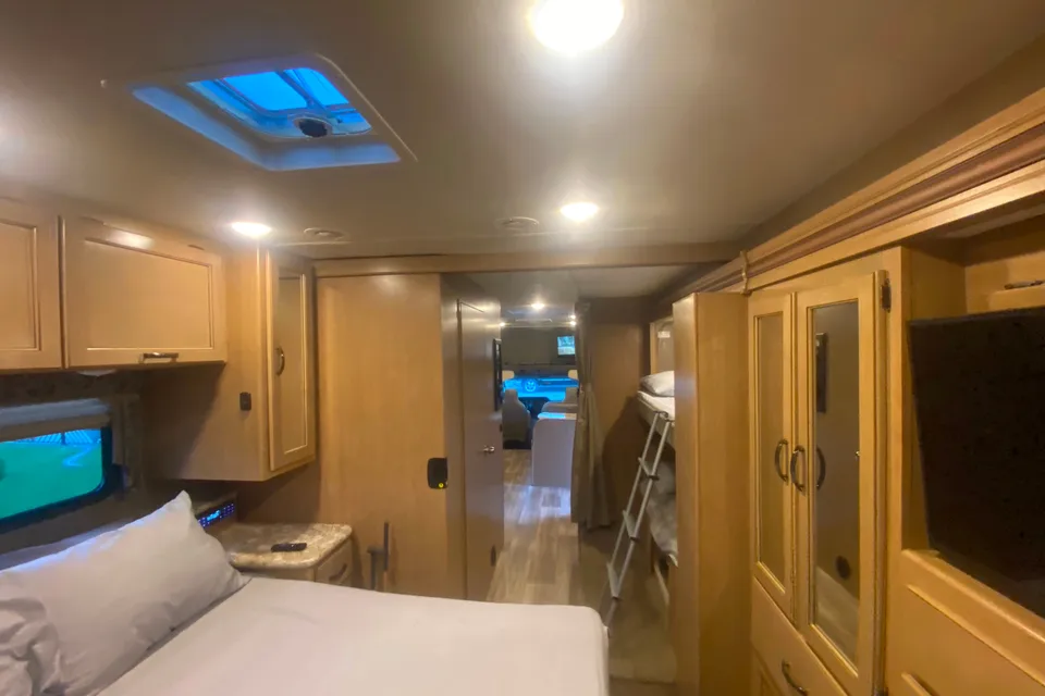 Jessica's Thor Motor Coach 40D Class C