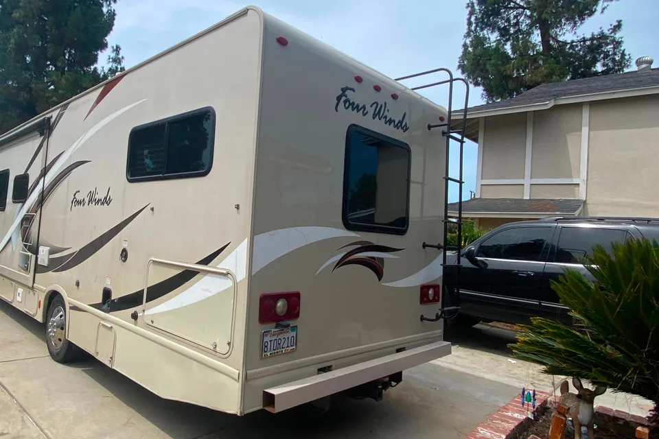 Jessica's Thor Motor Coach 40D Class C