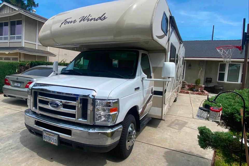 Jessica's Thor Motor Coach 40D Class C