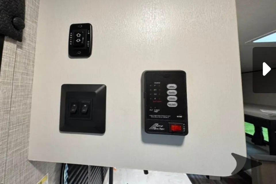 Ace's Jayco 175BH Thing two