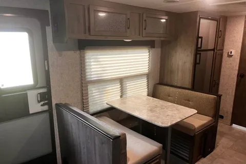 Coachmen Apex RBK 251 Roulotte