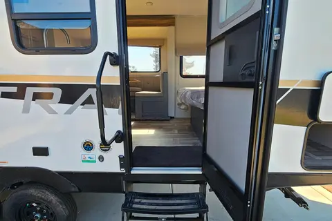 Lindsey's Primetime Tracer LE Ultra Lite Travel Trailer
