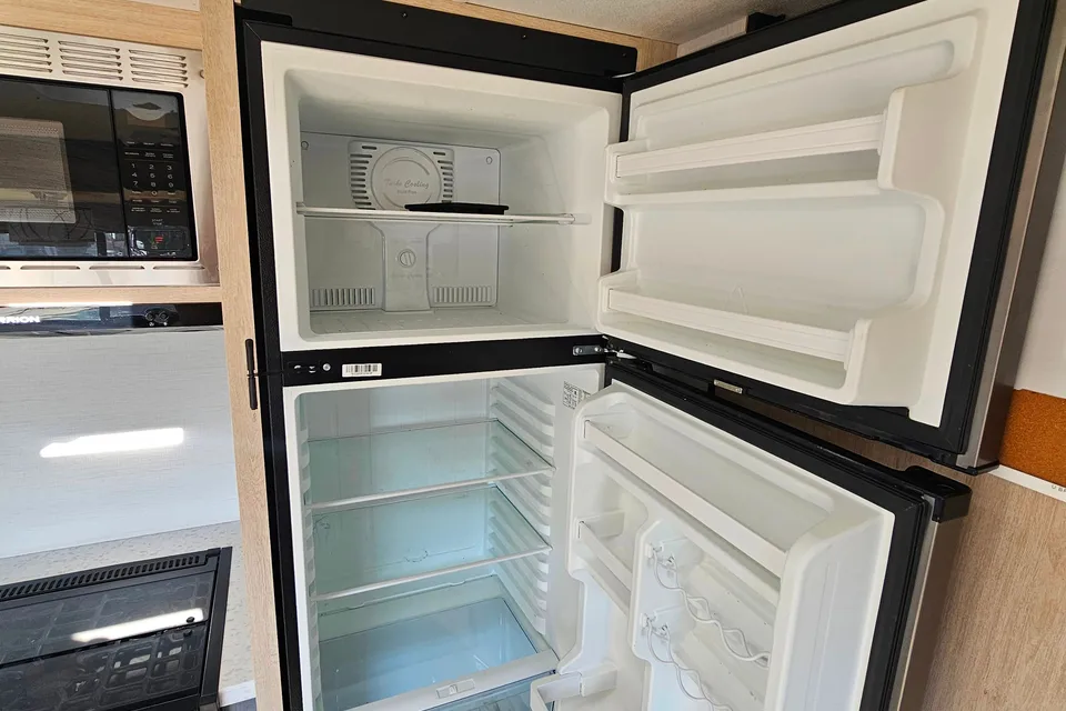 Lindsey's Primetime Tracer LE Ultra Lite Travel Trailer