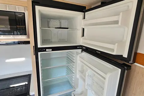 Lindsey's Primetime Tracer LE Ultra Lite Travel Trailer