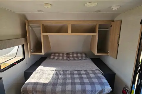 Lindsey's Primetime Tracer LE Ultra Lite Travel Trailer