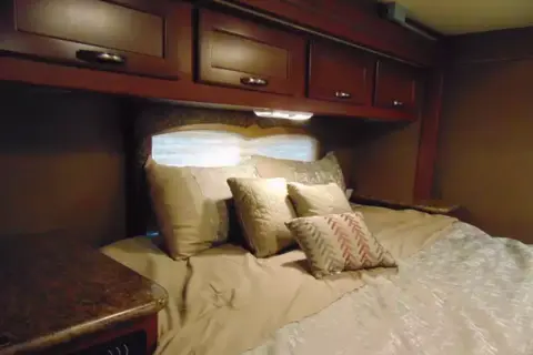 2015 Thor Motor Coach 28F Class C
