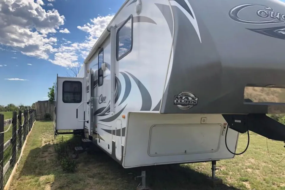 RT’s Entertainment 2012 Keystone Cougar 327RES