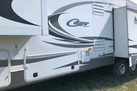 RT’s Entertainment 2012 Keystone Cougar 327RES