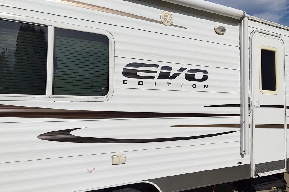 Deanna's Forest River Evo Stealth Travel Trailer