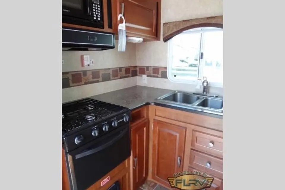 Deanna's Forest River Evo Stealth Travel Trailer