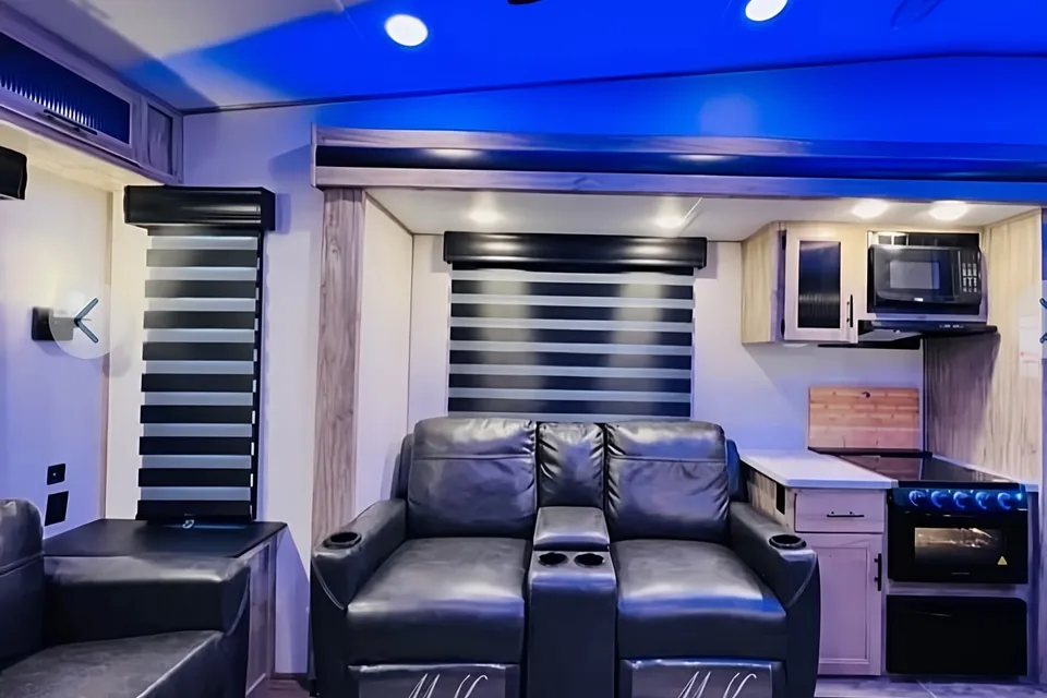 Neal's Fleetwood 2022 Fifth Wheel