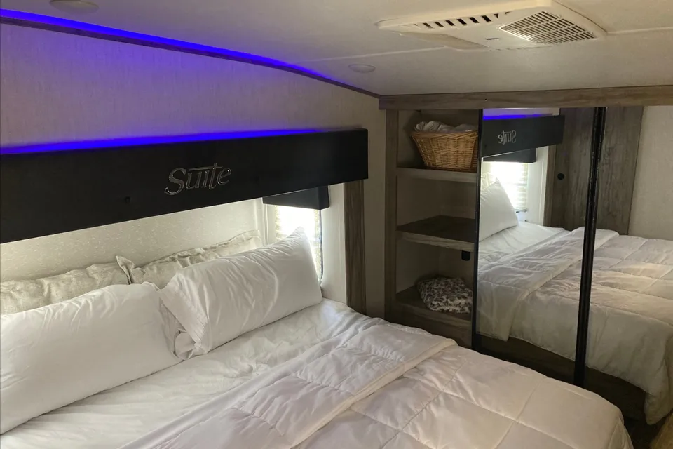 Neal's Fleetwood 2022 Fifth Wheel