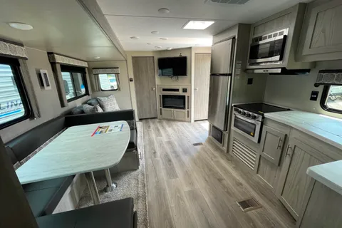 “Dahlilah” - Coachmen Catalina Legacy 303QBCK Travel Trailer