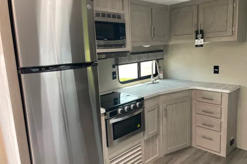 “Dahlilah” - Coachmen Catalina Legacy 303QBCK Travel Trailer