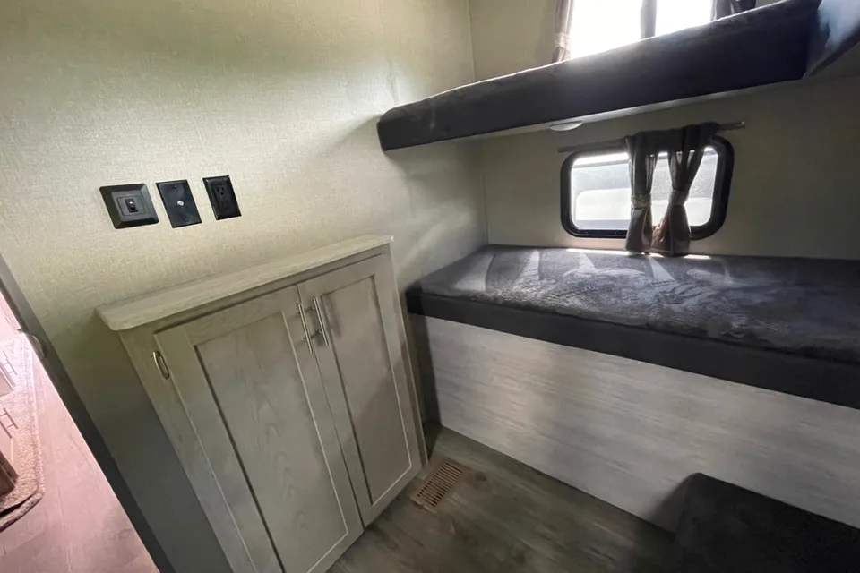 “Dahlilah” - Coachmen Catalina Legacy 303QBCK Travel Trailer