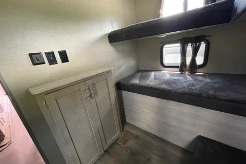“Dahlilah” - Coachmen Catalina Legacy 303QBCK Travel Trailer