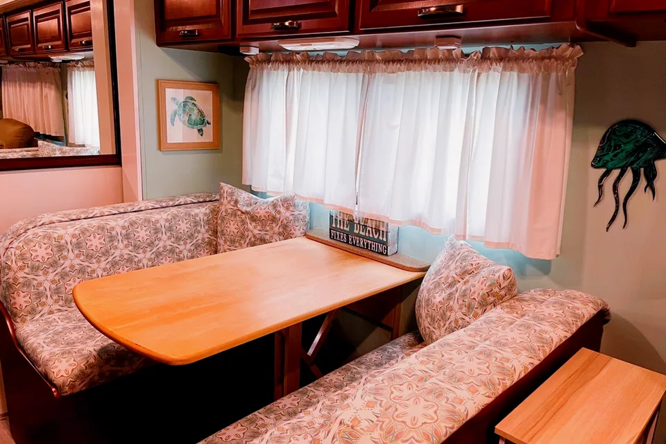 Thor Four Winds Class C - Remodeled! With 2 Electric Bikes and Fire Pit