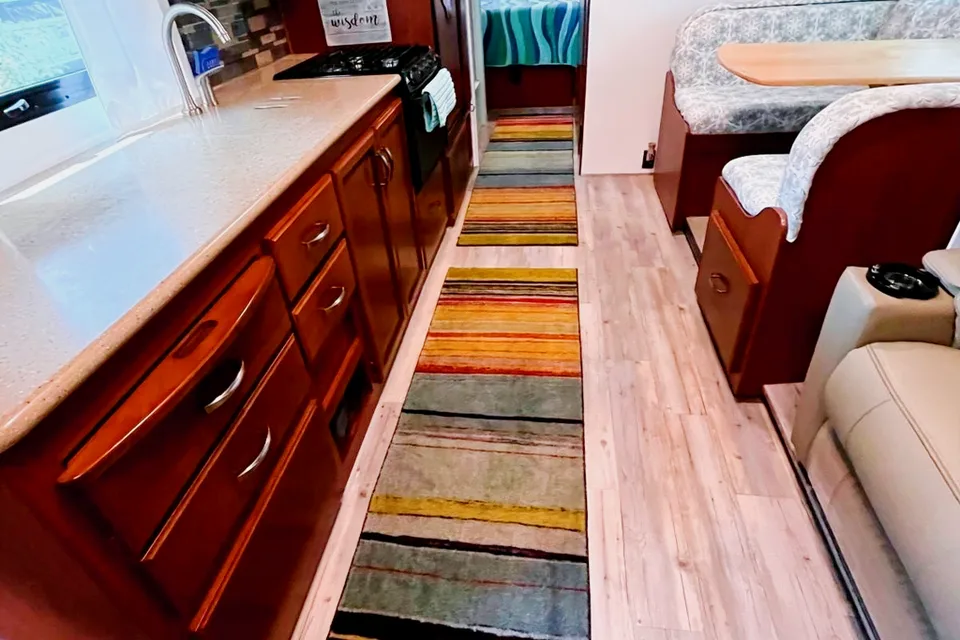 Thor Four Winds Class C - Remodeled! With 2 Electric Bikes and Fire Pit