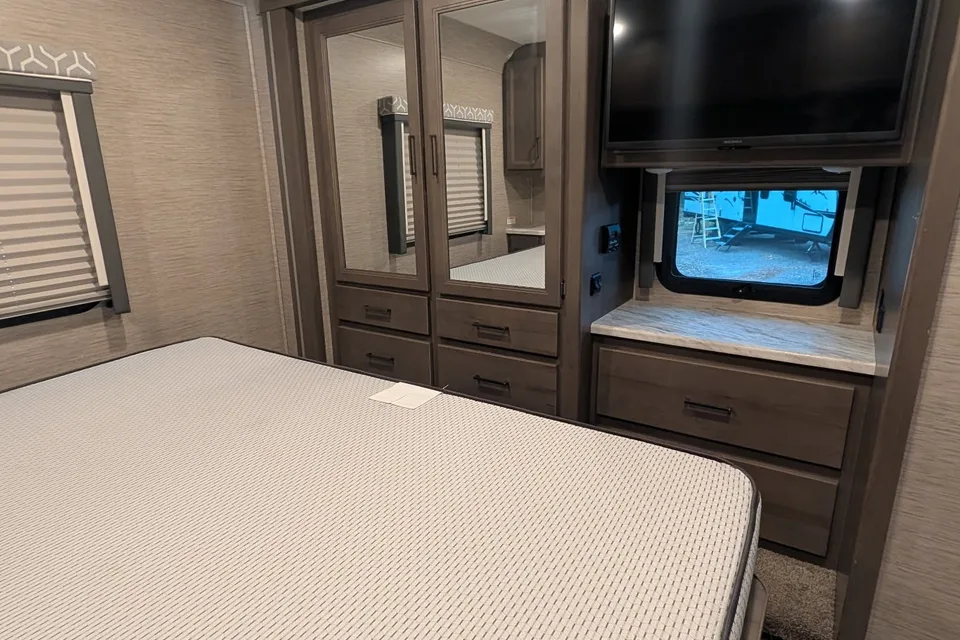 Val's Victory - Thor Motor Coach Freedom Traveler Class A
