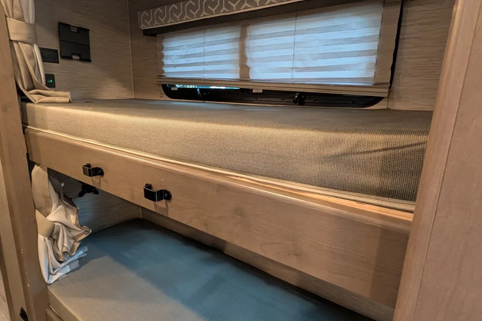 Val's Victory - Thor Motor Coach Freedom Traveler Class A