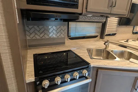 Val's Victory - 2023 Thor Motor Coach Freedom Traveler Class A