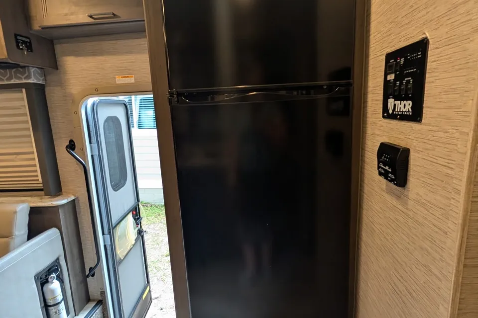 Val's Victory - Thor Motor Coach Freedom Traveler Class A