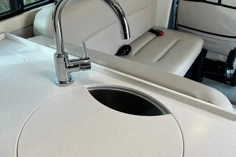 Vincent's Leisure Travel Vans 2019 Class B