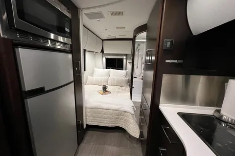 Vincent's Leisure Travel Vans 2019 Class B