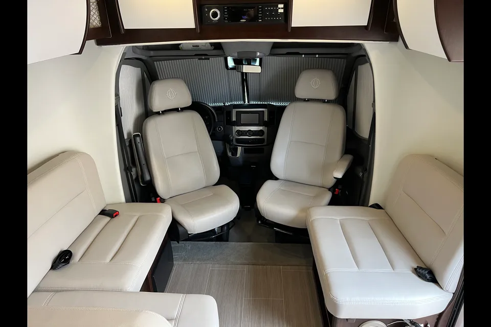 Vincent's Leisure Travel Vans 2019 Class B