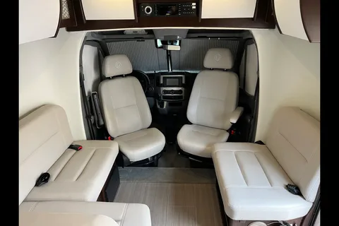 Vincent's Leisure Travel Vans 2019 Class B