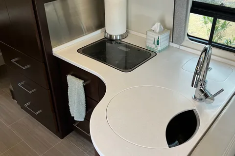 Vincent's Leisure Travel Vans 2019 Class B