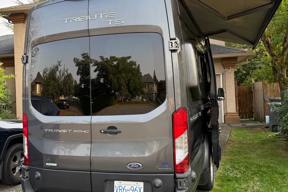 Emma 's 2021 Ford Transit 21ft  Campervan