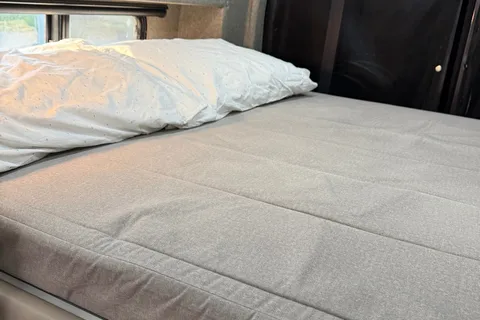 Emma 's 2021 Ford Transit 21ft  Campervan