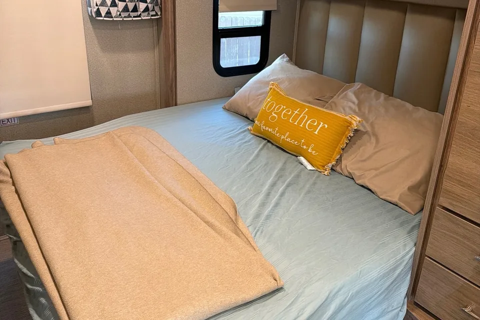 Conrad's Entegra Coach 24 Qwest L Class C