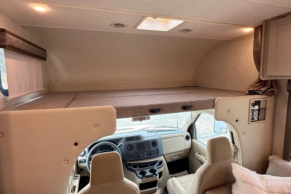 Convenience Rv's Chateau 31EV