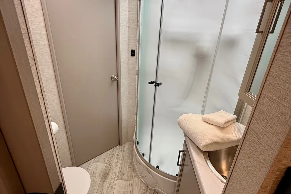 Convenience Rv's Chateau 31EV