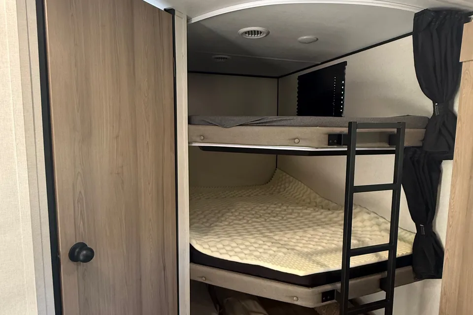 Coleman Coleman Light 22BX Travel Trailer