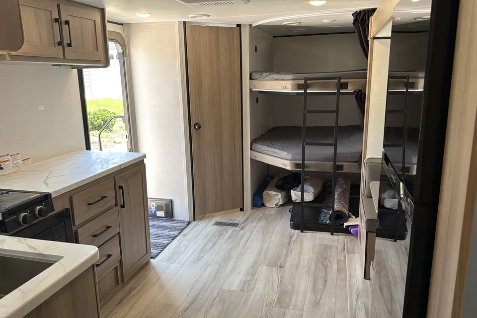 ⭐ 2025 Coleman Light • Delivered & Setup • Sleeps 7 • Pet Friendly • Bunkhouse