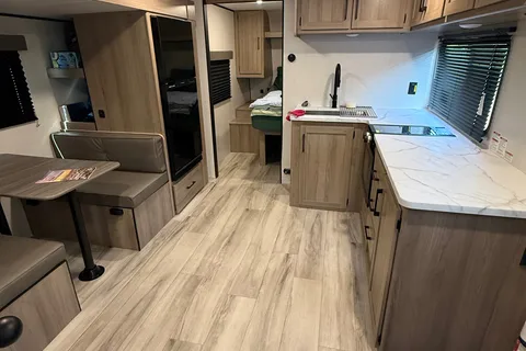 ⭐ 2025 Coleman Light • Delivered & Setup • Sleeps 7 • Pet Friendly • Bunkhouse
