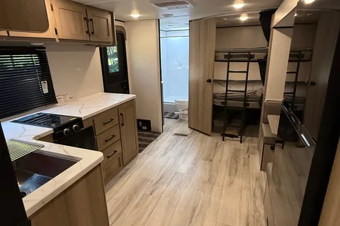 ⭐ 2025 Coleman Light • Delivered & Setup • Sleeps 7 • Pet Friendly • Bunkhouse